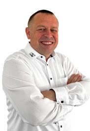 Frank Bader portrait WEB
