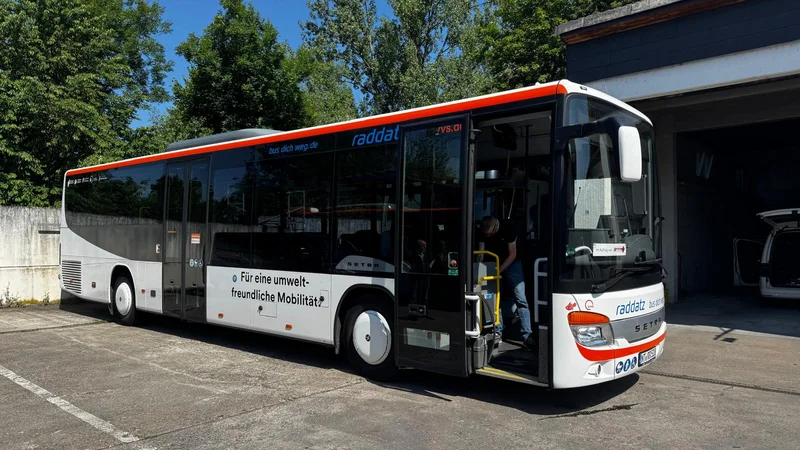 2x Setra S 415 LE business – NT-RR 510 & NT-RR 520 – „Nemo & Jerry“ / Bild 1